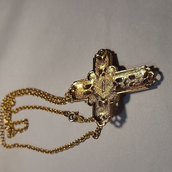 Women's Avon Cross with Chain NWOT - Picture 6 of 10